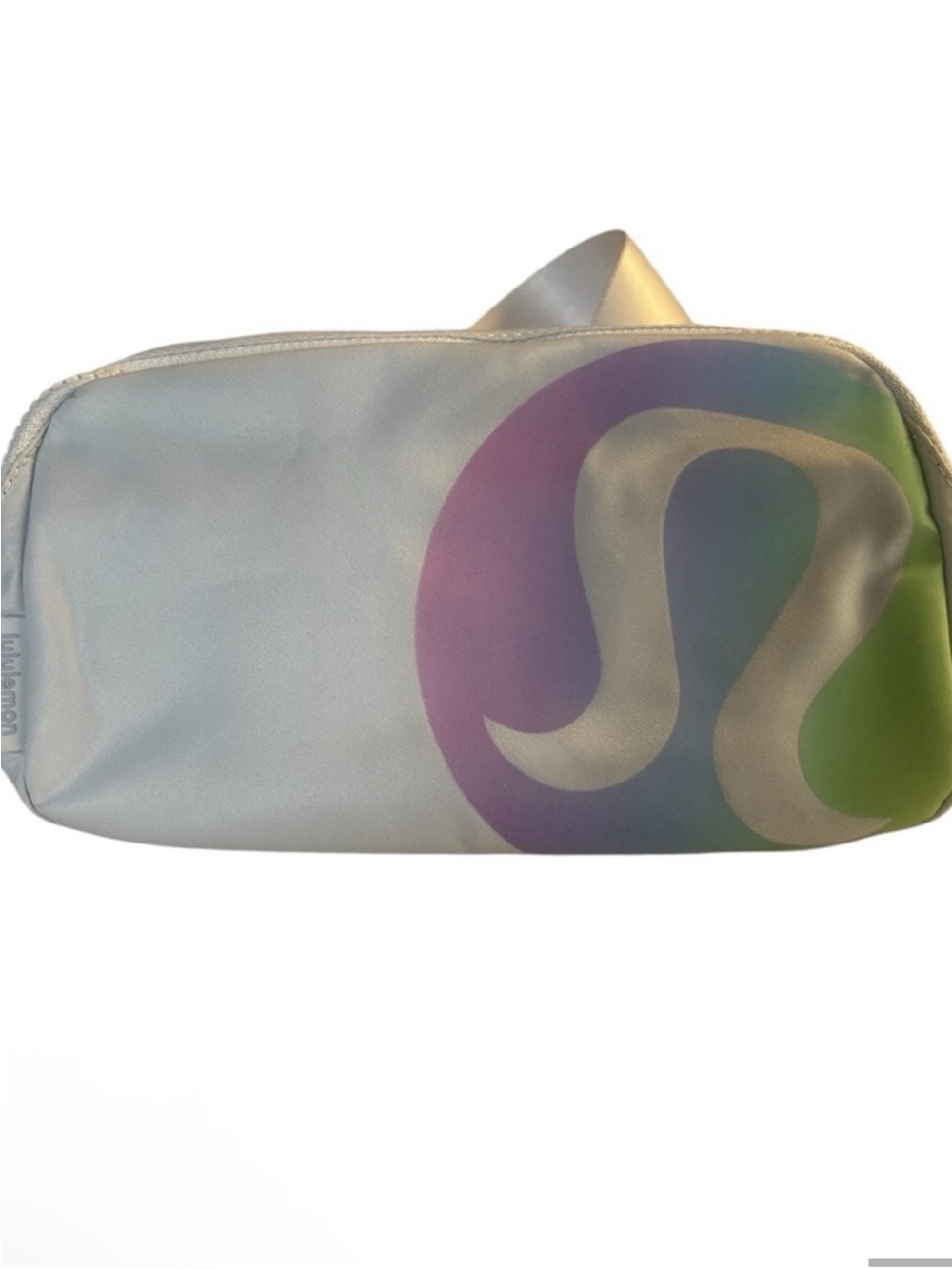 Lululemon NWOT Everywhere
Belt Bag Vapor/ Persian Violet Rainbow Logo